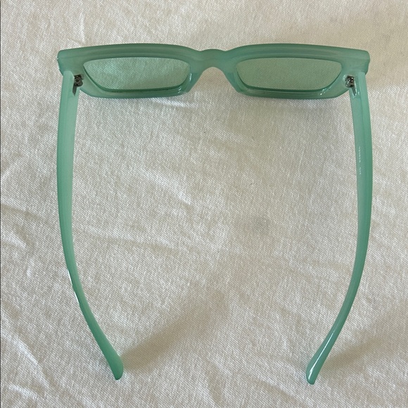 3/$10 Stylish Green Sunglasses - Picture 5 of 5